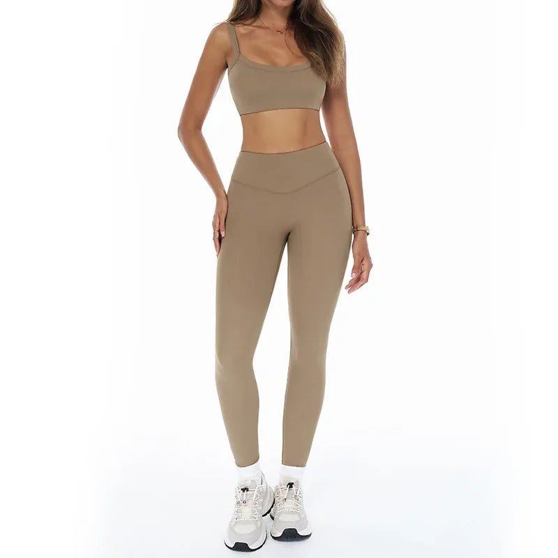 Light Wear Women’s Gym Set – Leggings and Top for Training